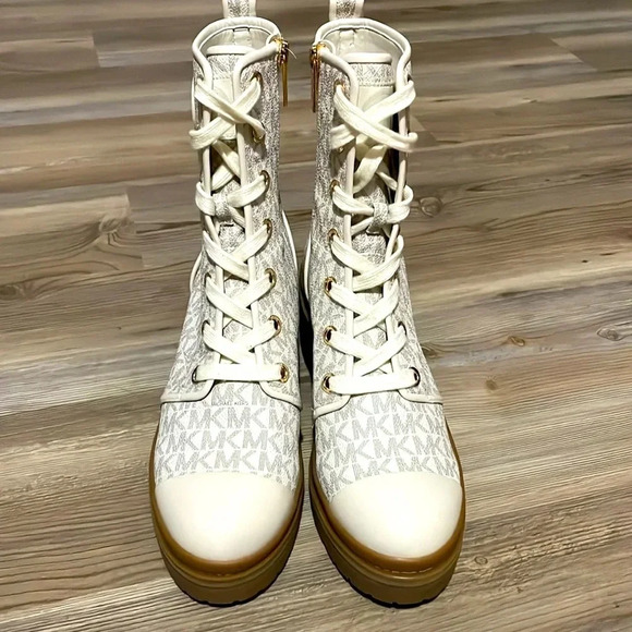 Michael Kors Corey Logo Combat Boot cream & tan Womens size 7.5 Ankle Bootie - Picture 2 of 14